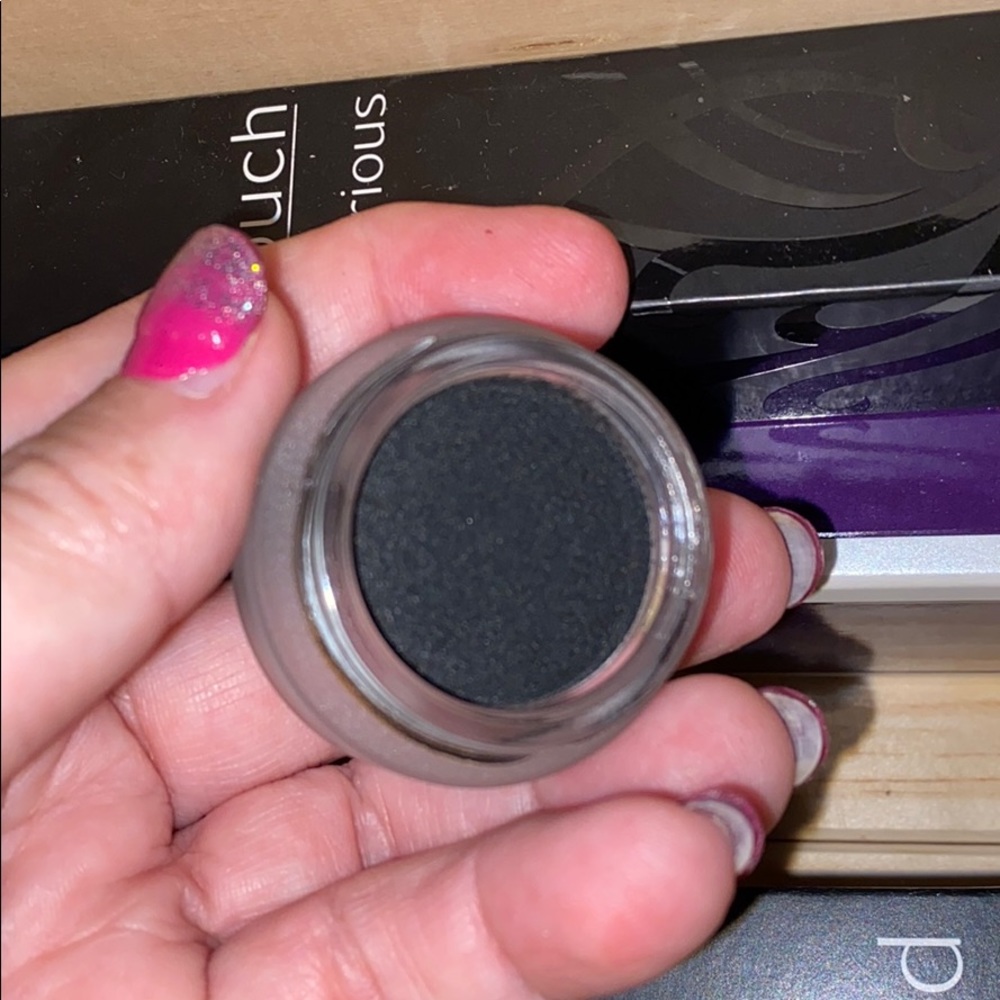 Cream Eyeshadow Matte Finish Magnificent